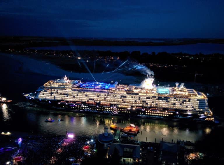 Laserprojektion auf dieses Schiff