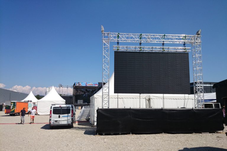 Sportübertragungen auf LED-Leinwand