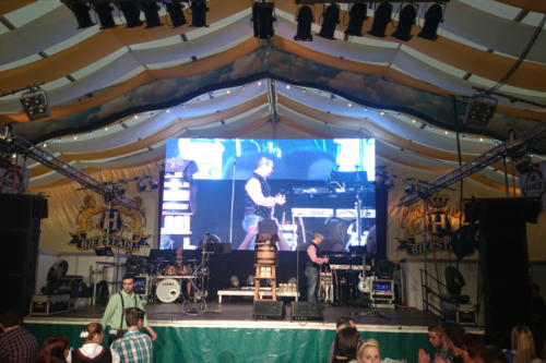 Zeltinstallation eines LED-Screens