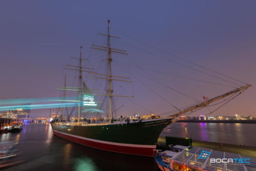 Laserprojektion auf Schiff